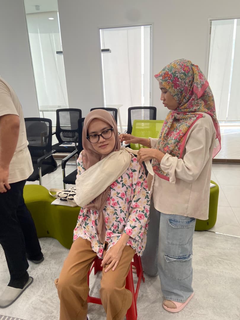 ORIZI Group team first aid and CPR group session
