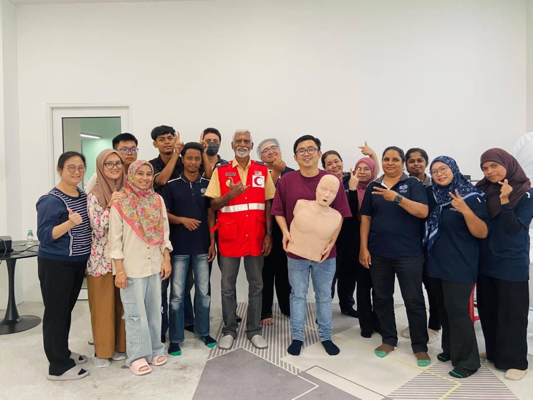 First aid bandaging demonstration at ORIZI Group