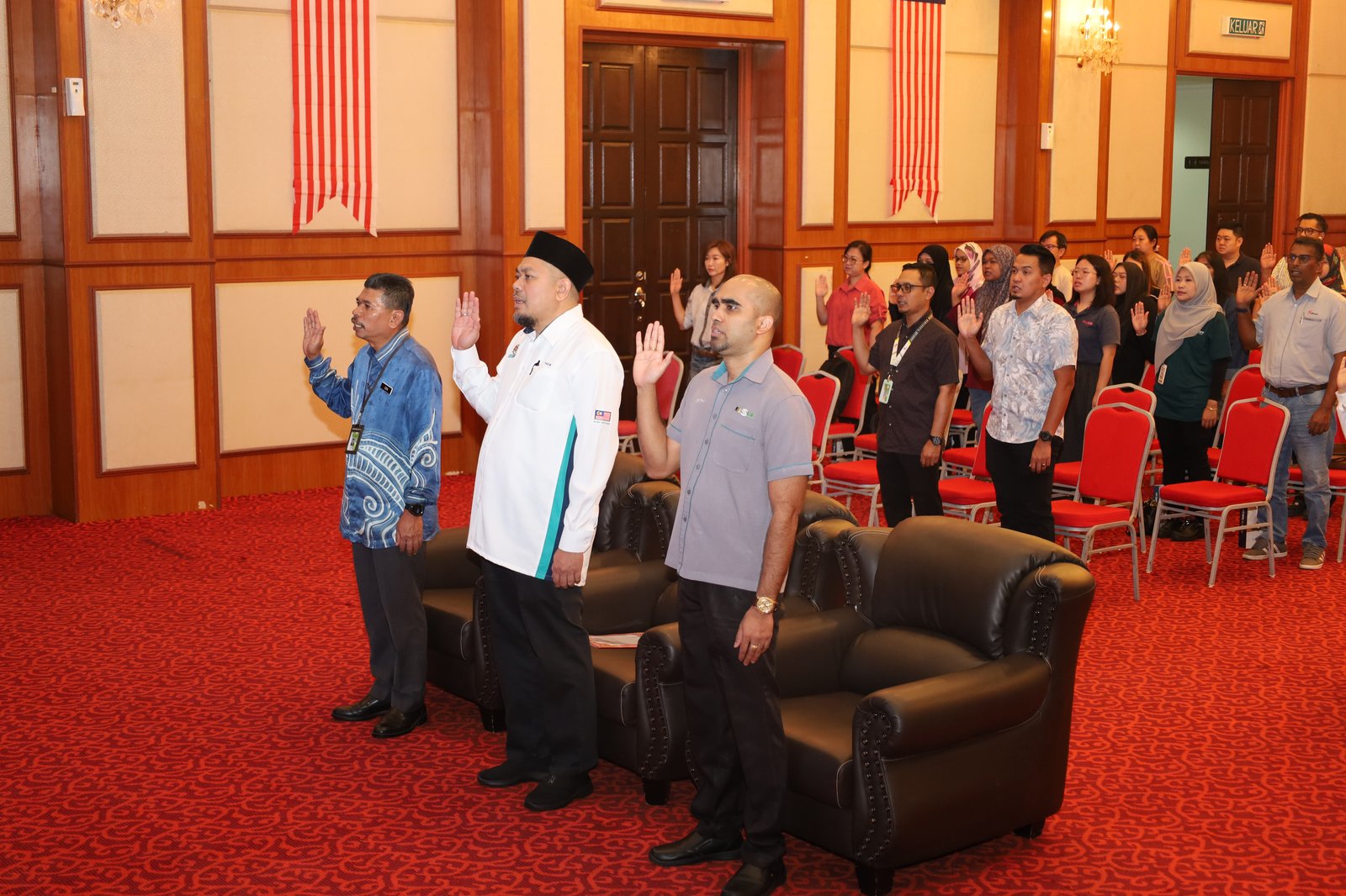Participants taking the workplace safety pledge at the JKKP Perak programme
