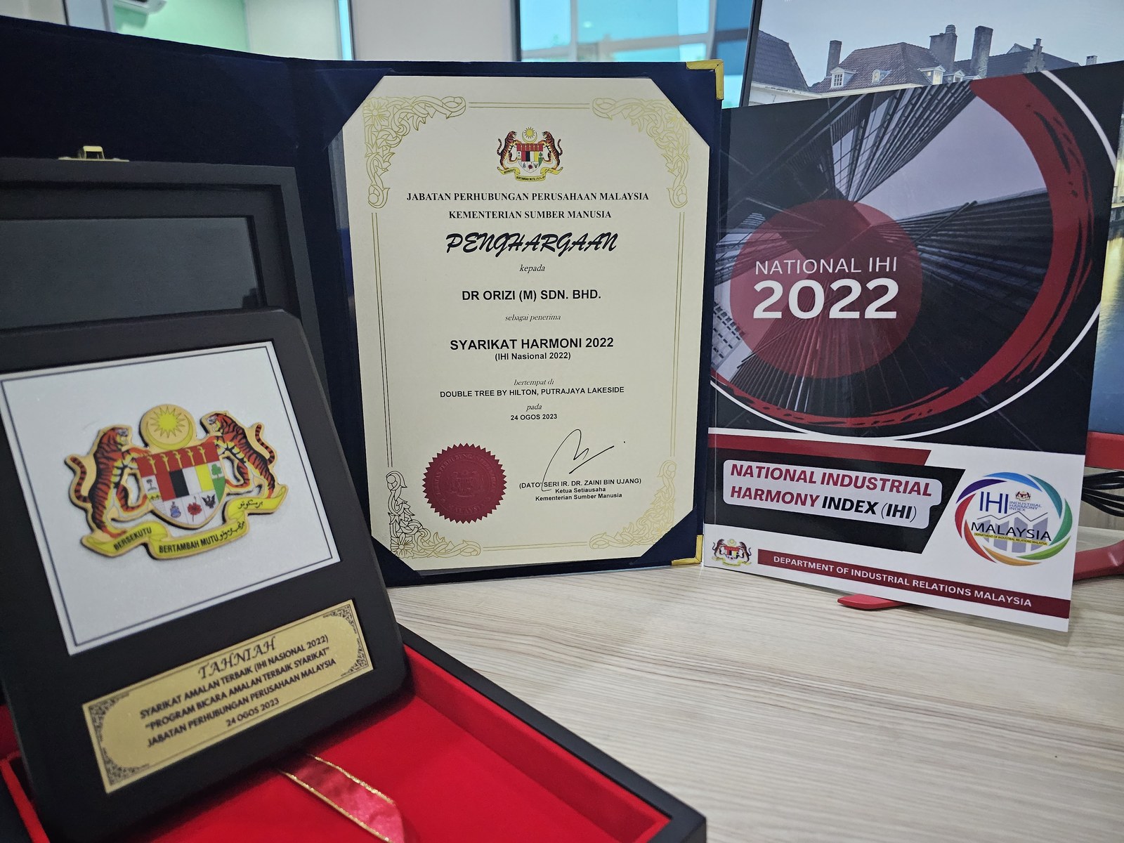 Syarikat Harmoni 2022 certificate, medallion and National IHI 2022 report